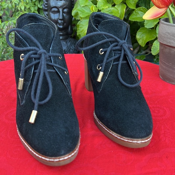 Tory Burch Black Suede Sherpa Lined Heeled Ankle Booties - Picture 11 of 17